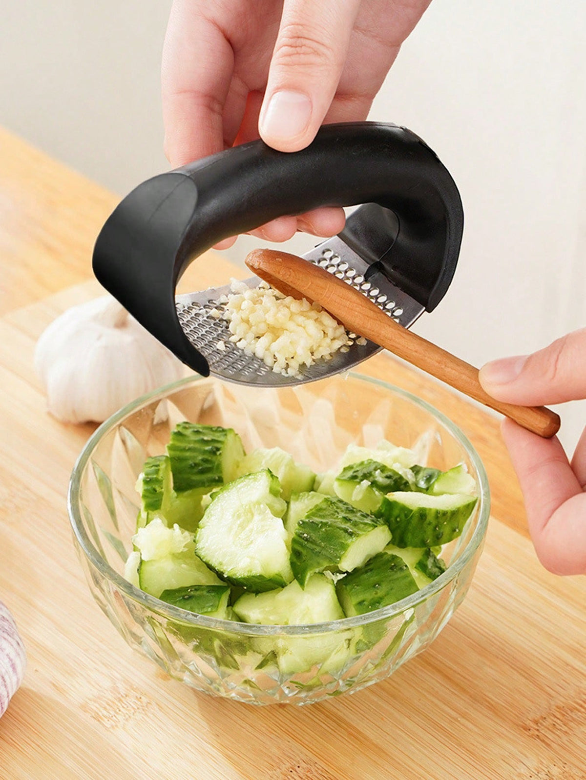 1pc Garlic Press, Manual Garlic Mincer, Garlic Crusher, Ginger Mincer, Kitchen Gadget